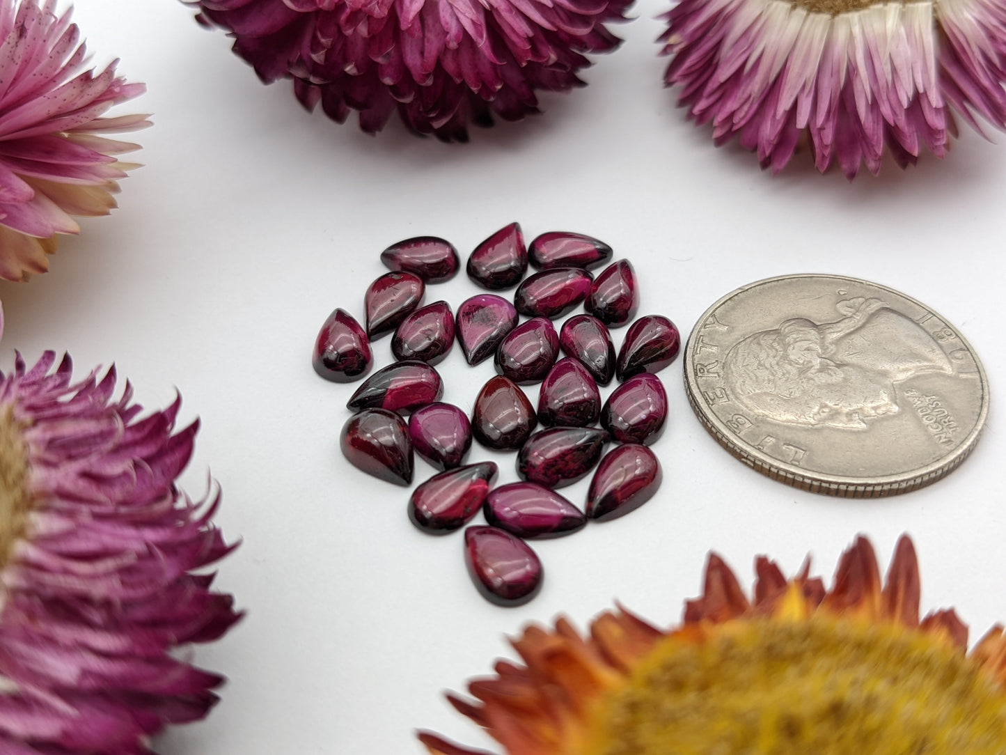 Rhodolite garnet teardrop lots (7 mm x 5 mm)