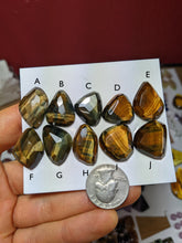 Load image into Gallery viewer, Blue tiger&#39;s eye faceted
