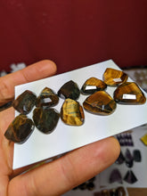 Load image into Gallery viewer, Blue tiger&#39;s eye faceted
