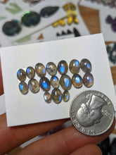 Load image into Gallery viewer, Labradorite oval lot
